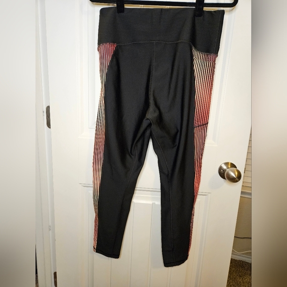 G70. Under Armour HeatGear 6M Panel 7/8 Leggings in Black/Multi - Size 1X - Picture 6 of 11